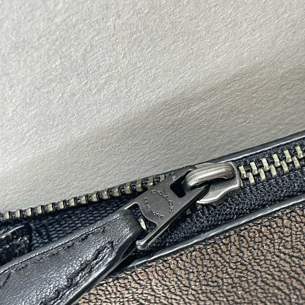 (new+tag) Coach metallic crossbody /clutch chain+leather